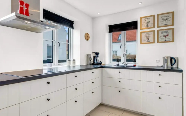 Holiday Home, 750m From Beach