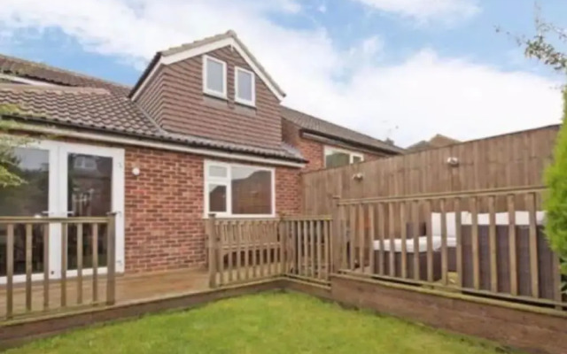3 Bed House In Harrogate 2 Hot Tubs & Pet Freindly