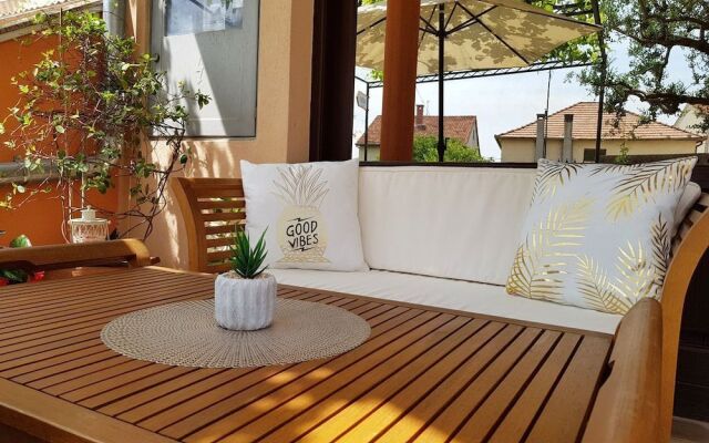 Nicely decorated apartment Neda