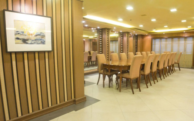 Herald Suites Solana