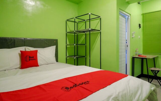 RedDoorz @ Jalan Gatot Subroto Semarang