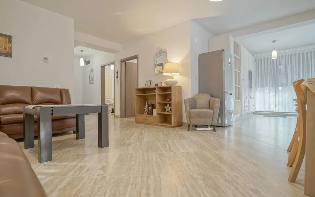 CN2i Luxury Accommodation DM 1