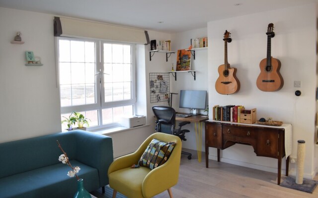 2 Bedroom City Home in Oval