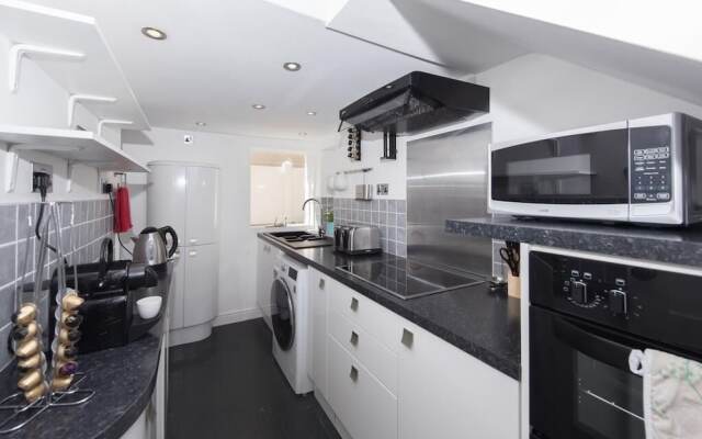 Seafront Walk Garden Apartment
