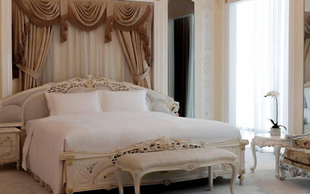 Pullman Shanghai Central-in XinTianDi & Yu Garden Area