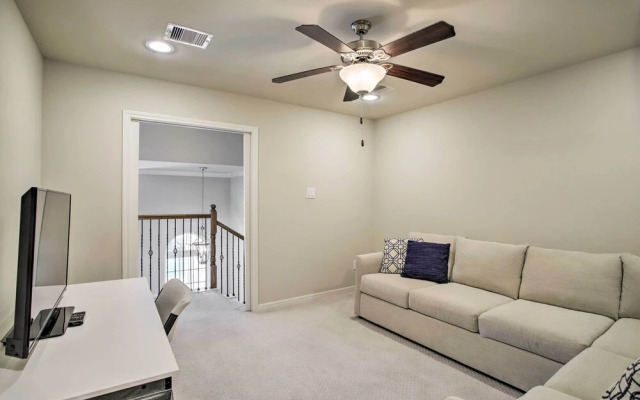 Modern Houston Townhome Near The Woodlands