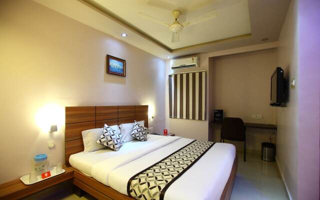 OYO 7810 Keshiv Galaxy Inn