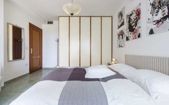 Room Alma 1