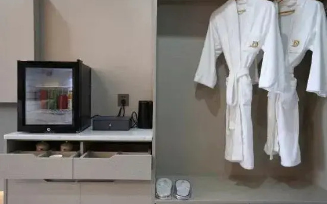 Bali Hotel Maoming