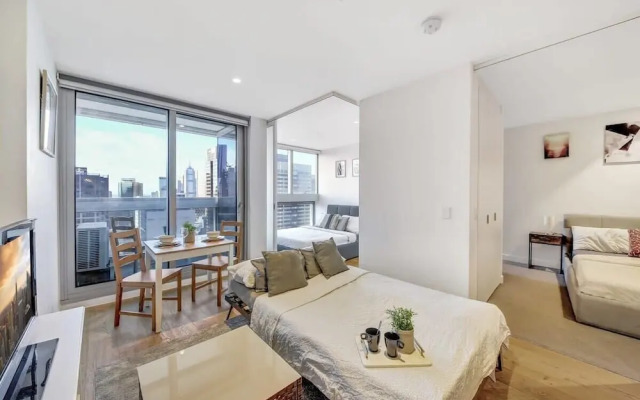 Stylish Pet-friendly 2BR Stay, Near Southern Cross