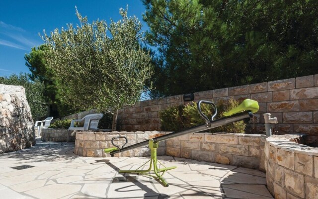 Beautiful Home in Sevid With Wifi and 4 Bedrooms