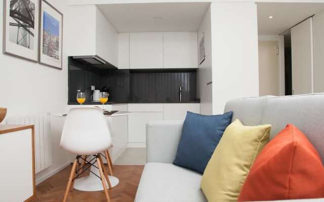 White Almada Oporto Apartments
