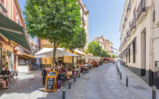 Hernando Colon Deluxe Suite by Valcambre