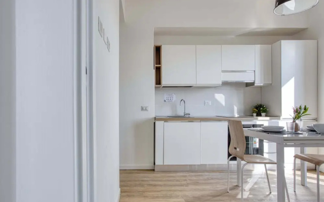 Bright flat near Lambretta Park