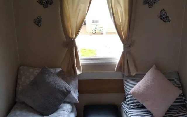 2 Bedroom 6 Berth Caravan With Decking