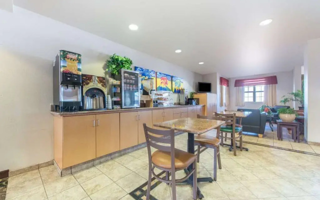 Microtel Inn & Suites By Wyndham Altus