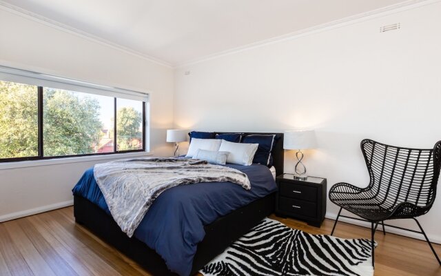 Lighthouse Cozy 2BDR with CITY VIEWS