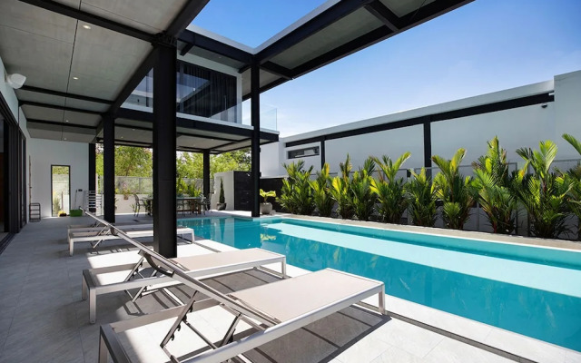 Stylish Salt Pool Villa Sunset Garden 5