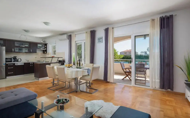 Sunshine Holiday Home