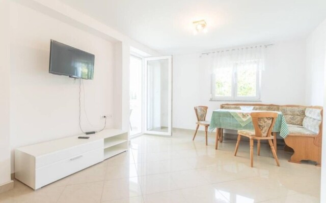 Apartment Buto A4 pax
