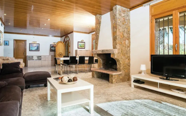 Alluring Holiday Home in Girona With Swimming Pool - фото 3