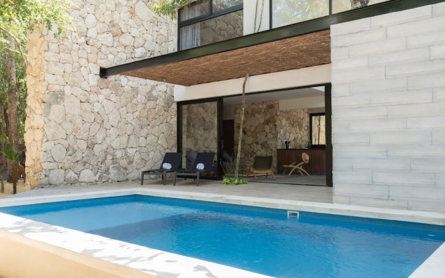Twelve O’Clock Luxury Villas