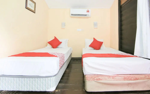OYO 44084 Ombak Inn Chalet