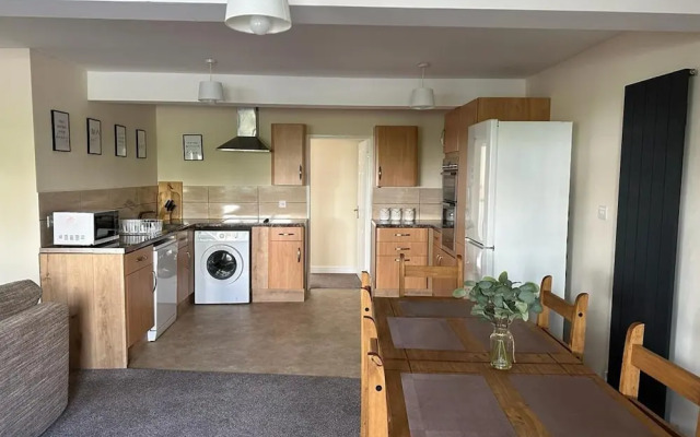 Lovely 2-bed Apartment in Stroud