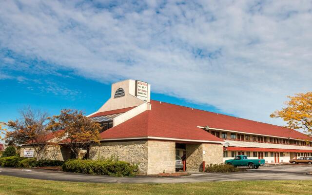 Econo Lodge Airport - Holland