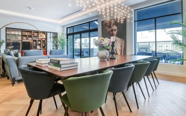 Modern 3BR Palm Penthouse w Private Plunge Pool