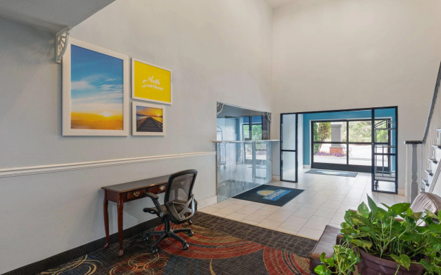 Days Inn by Wyndham Lincoln