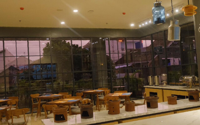 Maxonehotels Loji Kridanggo