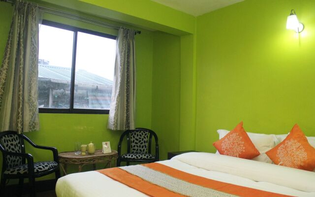 Oyo 4305 Yang's Inn