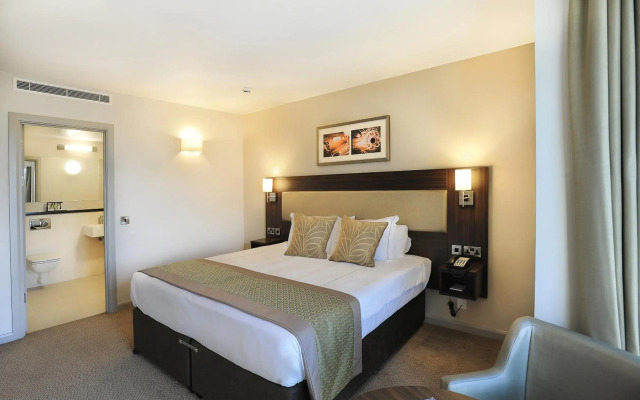 Heston Hyde Hotel