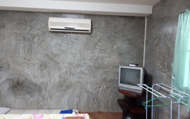 Baanklong Amphawa Homestay