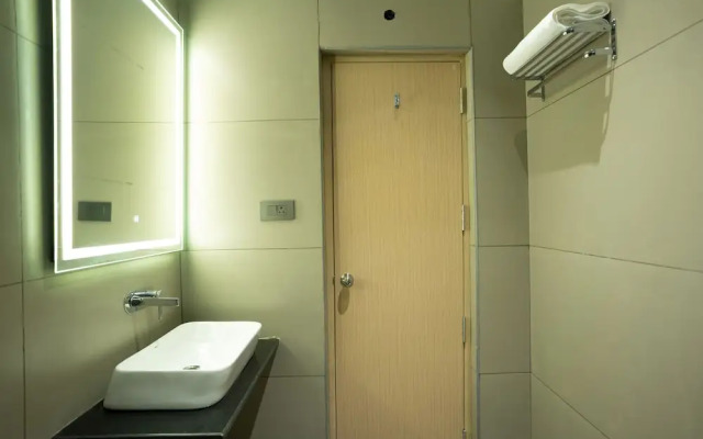 Hotel Kyzen HiTech City- Your Zenly Stay