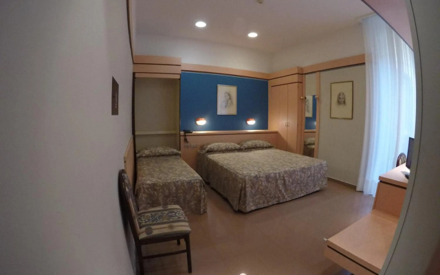 Le Petit Hotel