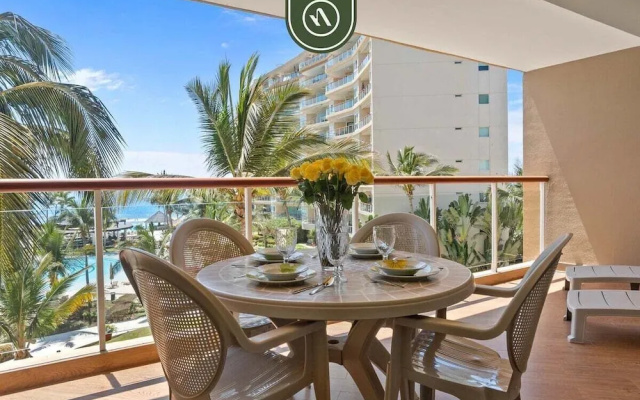 Oceanfront 2 BR Condo - Beach - Restaurant - Gym
