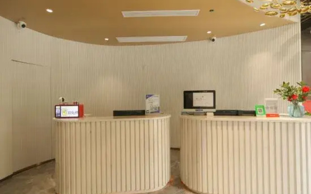 Yufuheng Business Hotel (Shenzhen Longhua Bus Station)