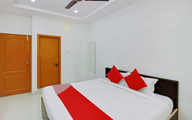Golden Hive By OYO Rooms