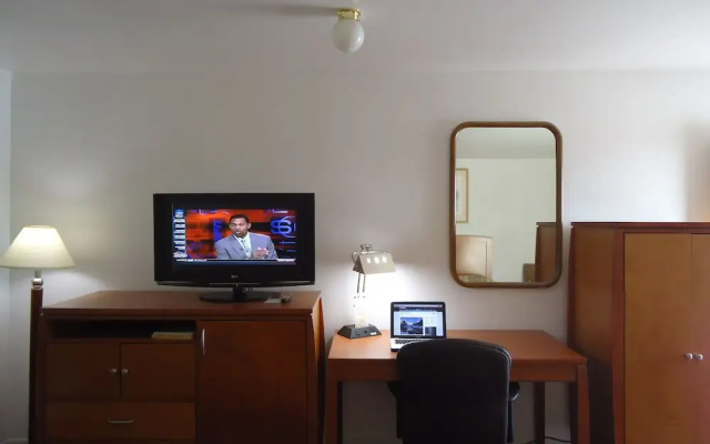Maple Inn & Suites