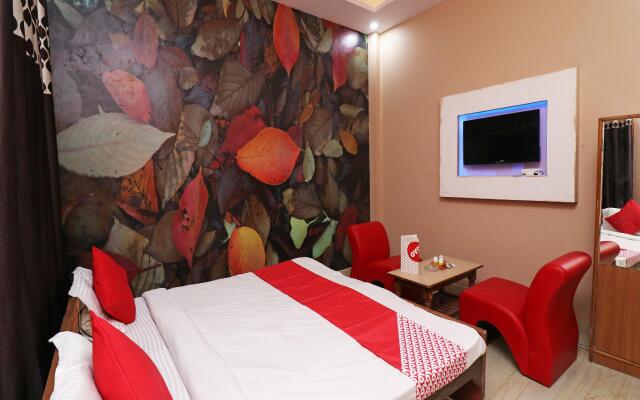 OYO 24571 Kamakshi Palace