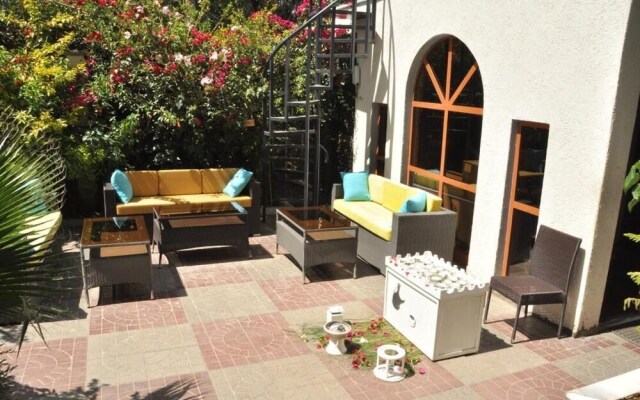 Inn of the Four Sisters