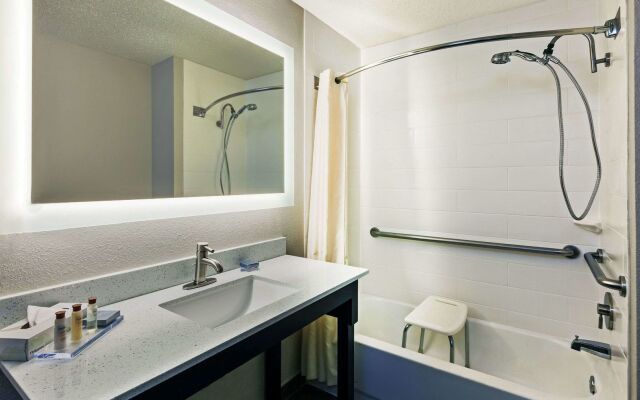 Comfort Inn & Suites Irving Las Colinas DFW