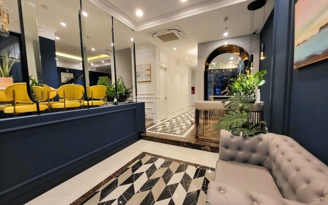 Louis Mo Apartment