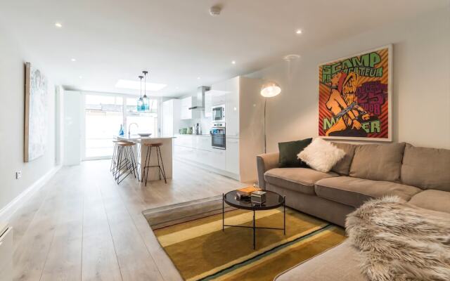 The Jack Butler Yeats Suite by 5STARSTAY