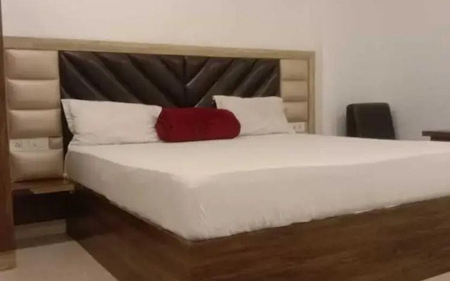 Hotel The Royal Crown