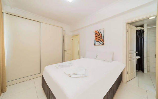 Vibrant Flat with Shared Pool in Belek