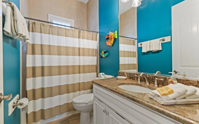 Splash Of Lime 3 Bedroom Home by RedAwning