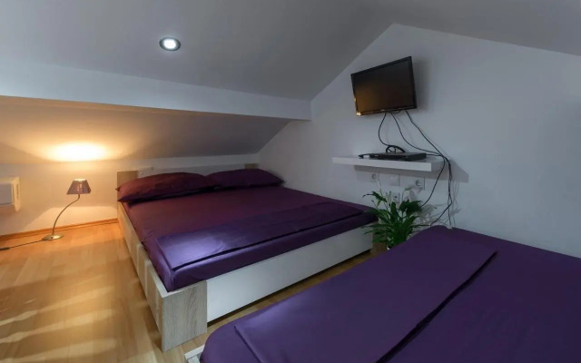 Top Location! Beach & Center Apt 4